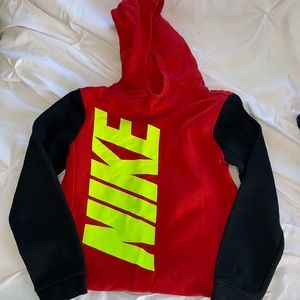 Boys Nike hoodie, like new size medium